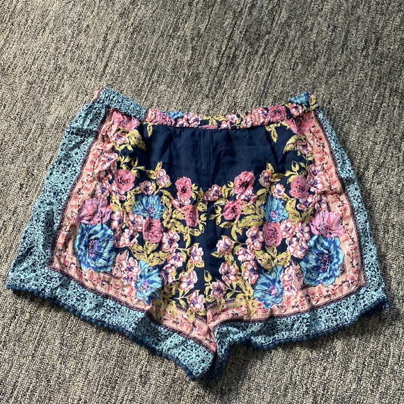 Floral Shorts - Picture 3 of 3